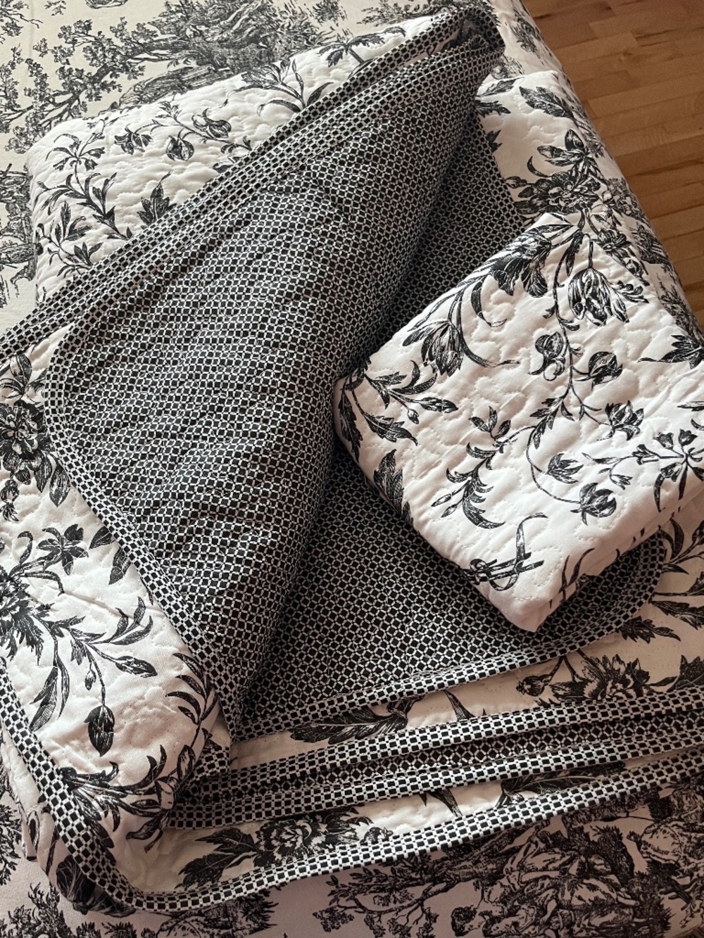 Black & White Toile Quilt & Sham